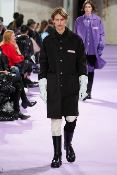Look 25